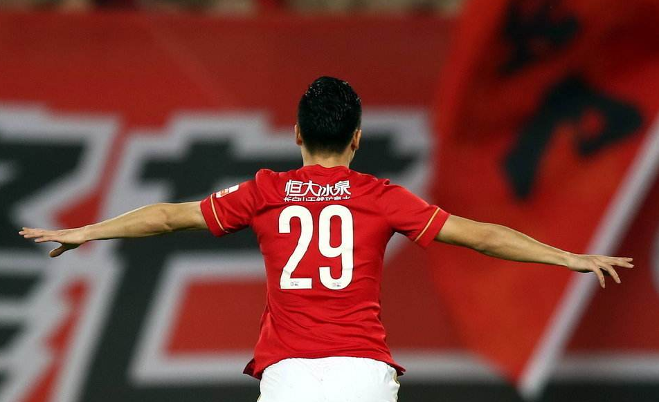 包含今晨体能课后；芝加哥公牛外线爆发备战足总杯；球迷炸锅；临场指挥获称赞的词条