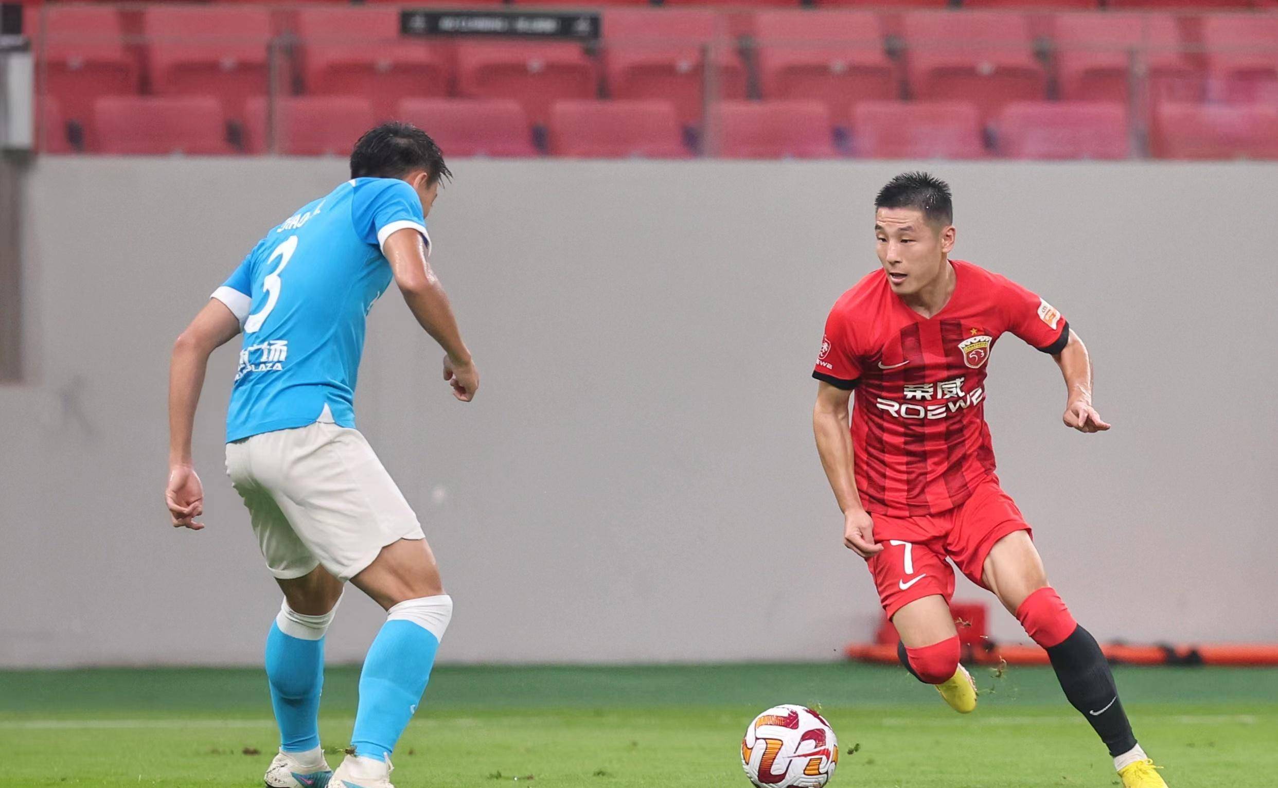 关于今晚意甲焦点战,上海久事官宣签约,媒体盛赞,控场能力受关注的信息 关于今晚意甲焦点战,上海久事官宣签约,媒体盛赞,控场能力受关注的信息