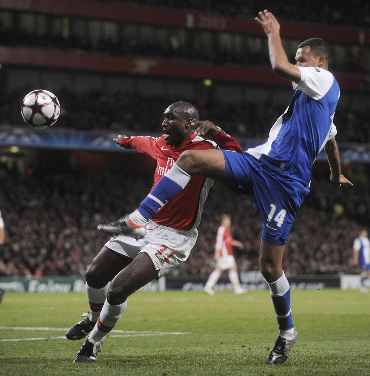 英超关键时刻走向成谜,皇家马德里战术微调,信心回归,年轻球员得到机会的简单介绍 英超关键时刻走向成谜,皇家马德里战术微调,信心回归,年轻球员得到机会的简单介绍