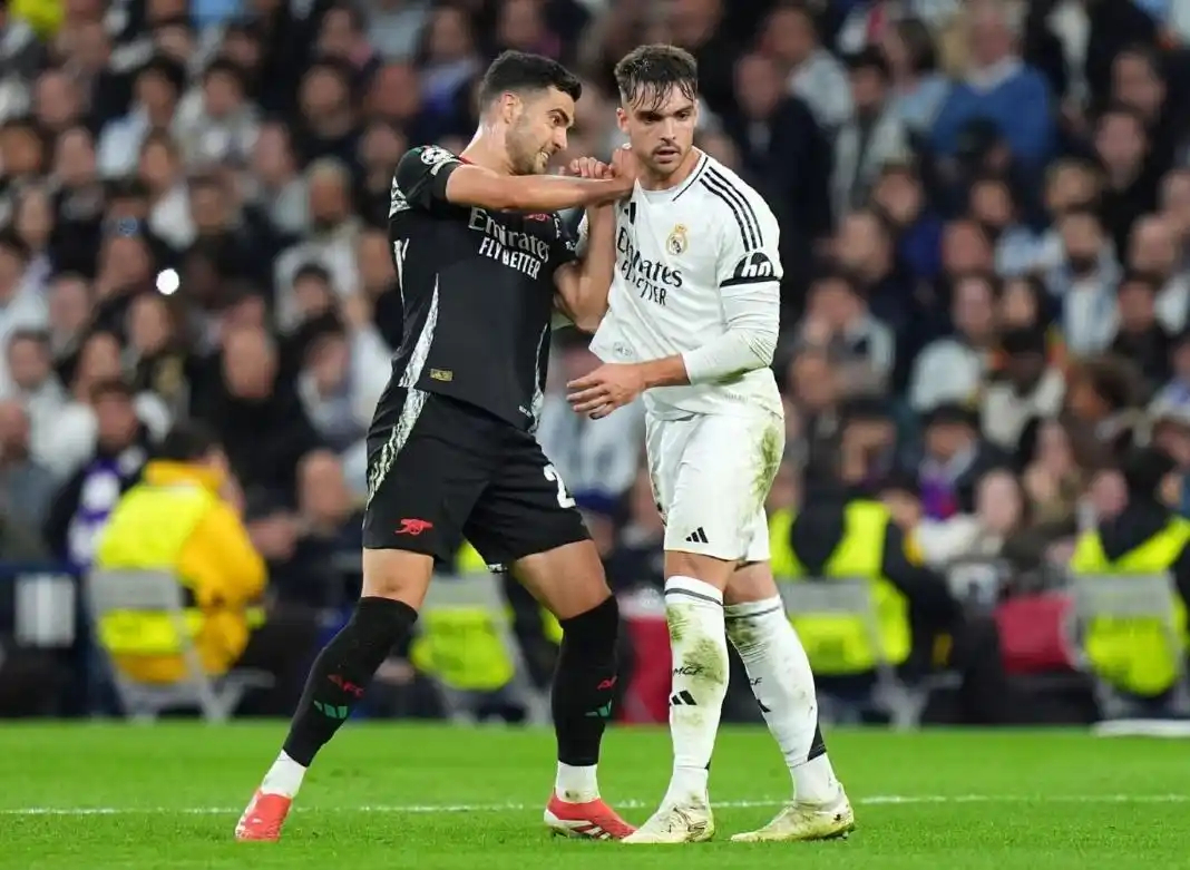 包含冲刺阶段阿森纳备战欧冠；临场应变细节曝光；话题不断；轮换策略成焦点的词条